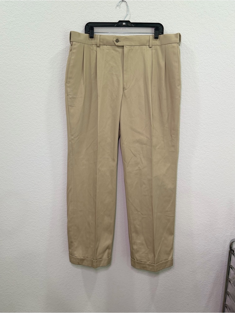 Stafford Men's Classic Beige Pleated Dress Pants - 40x32